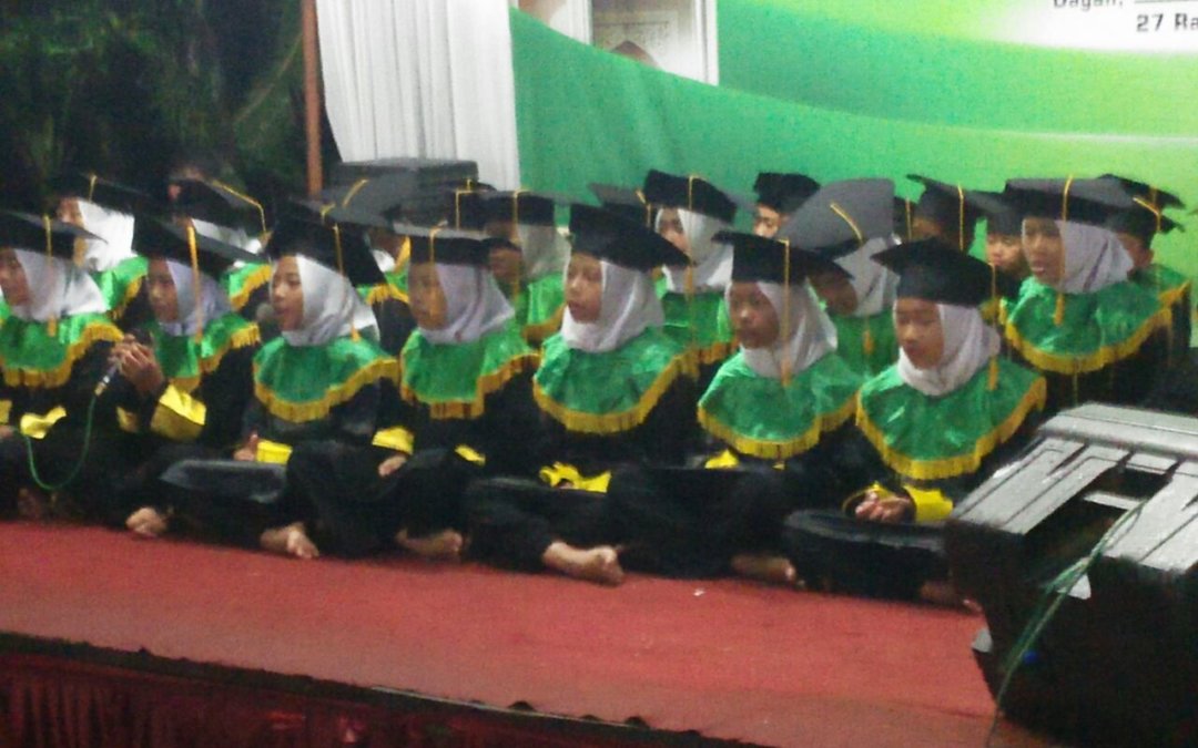 29 Santri TPQ Al Ihsan Dusun 4 Desa Dagan Diwisuda